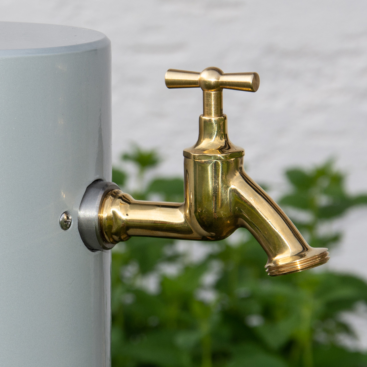 Wasserzapfsäule Wasserhahn Gold